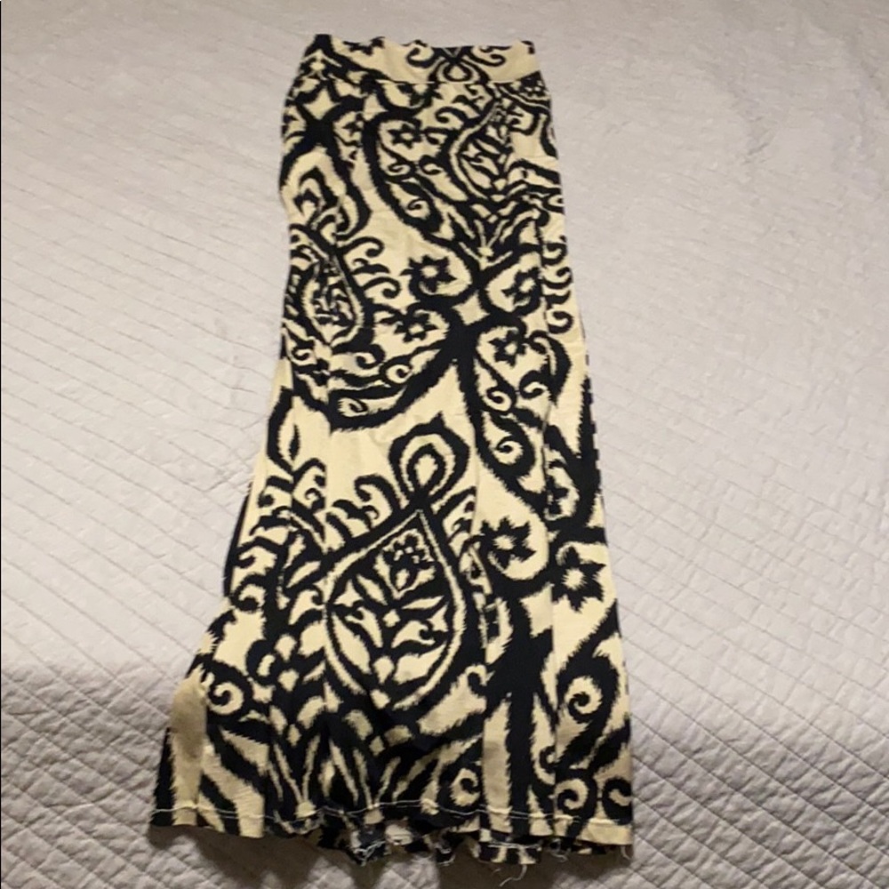 Black design maxi skirt